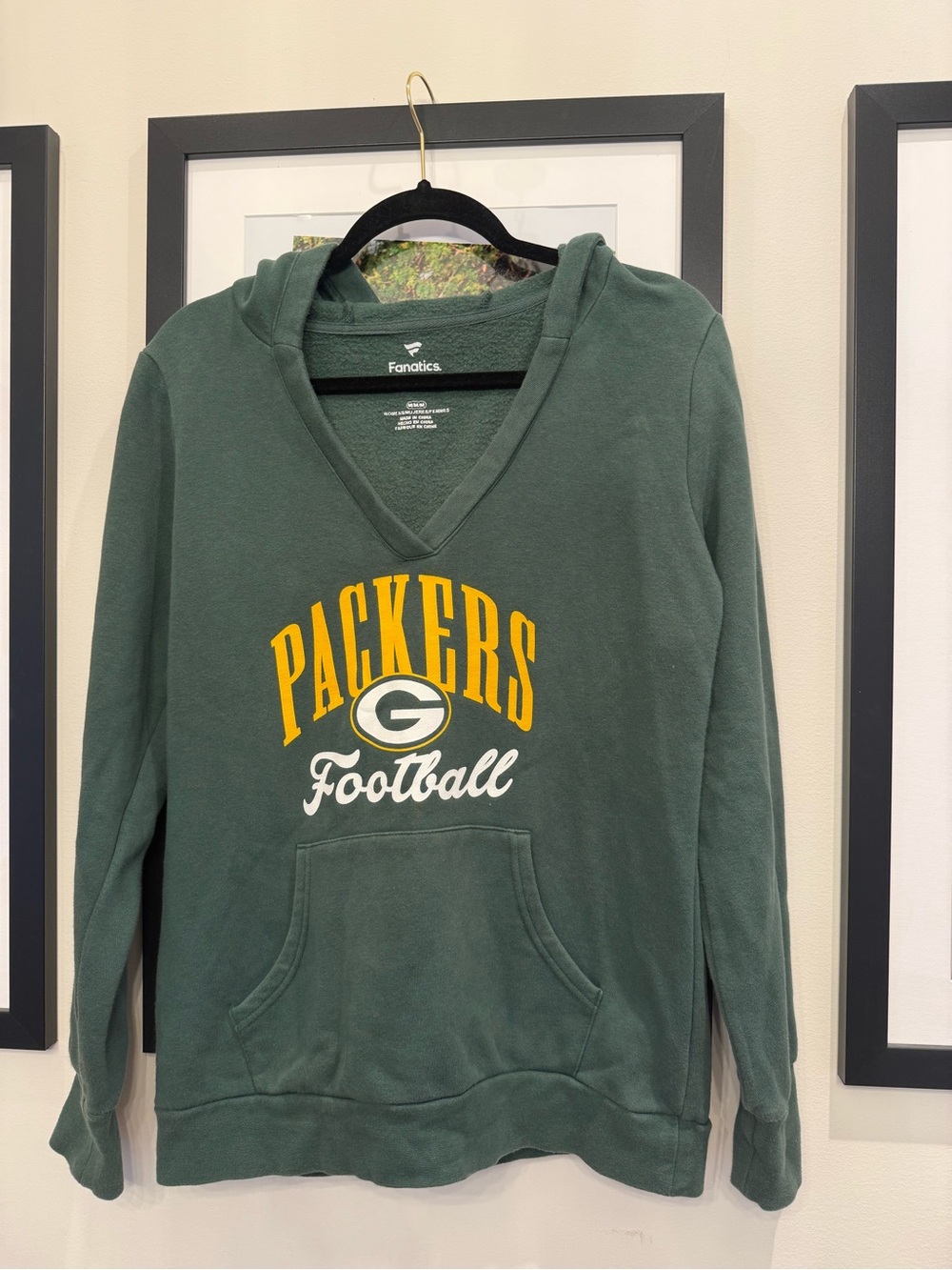 Fanatics Green Packers V-Neck Sweatshirt with Yellow Logo